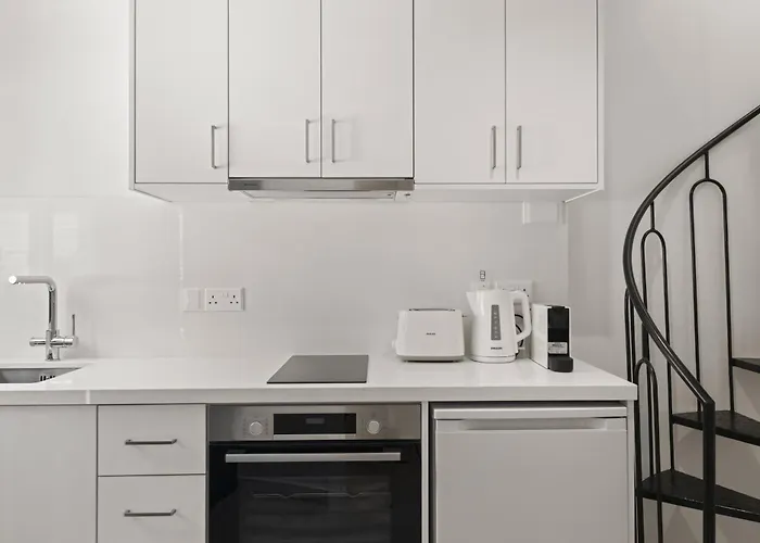 Phaedrus Living: Alkminis Seaside Suites Praia
