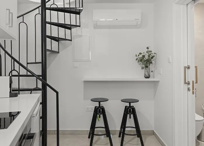 Phaedrus Living: Alkminis Seaside Suites Praia
