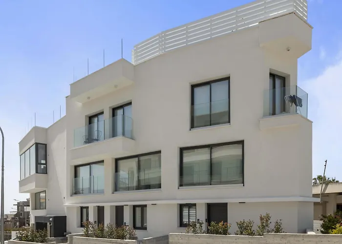 Phaedrus Living: Alkminis Seaside Suites Praia