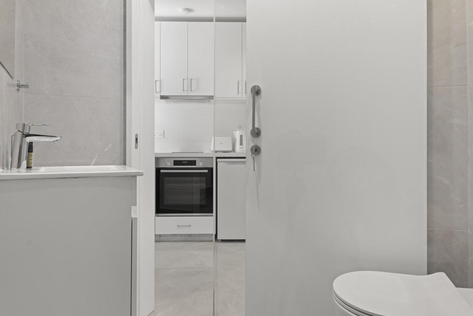 Phaedrus Living: Alkminis Seaside Apartment