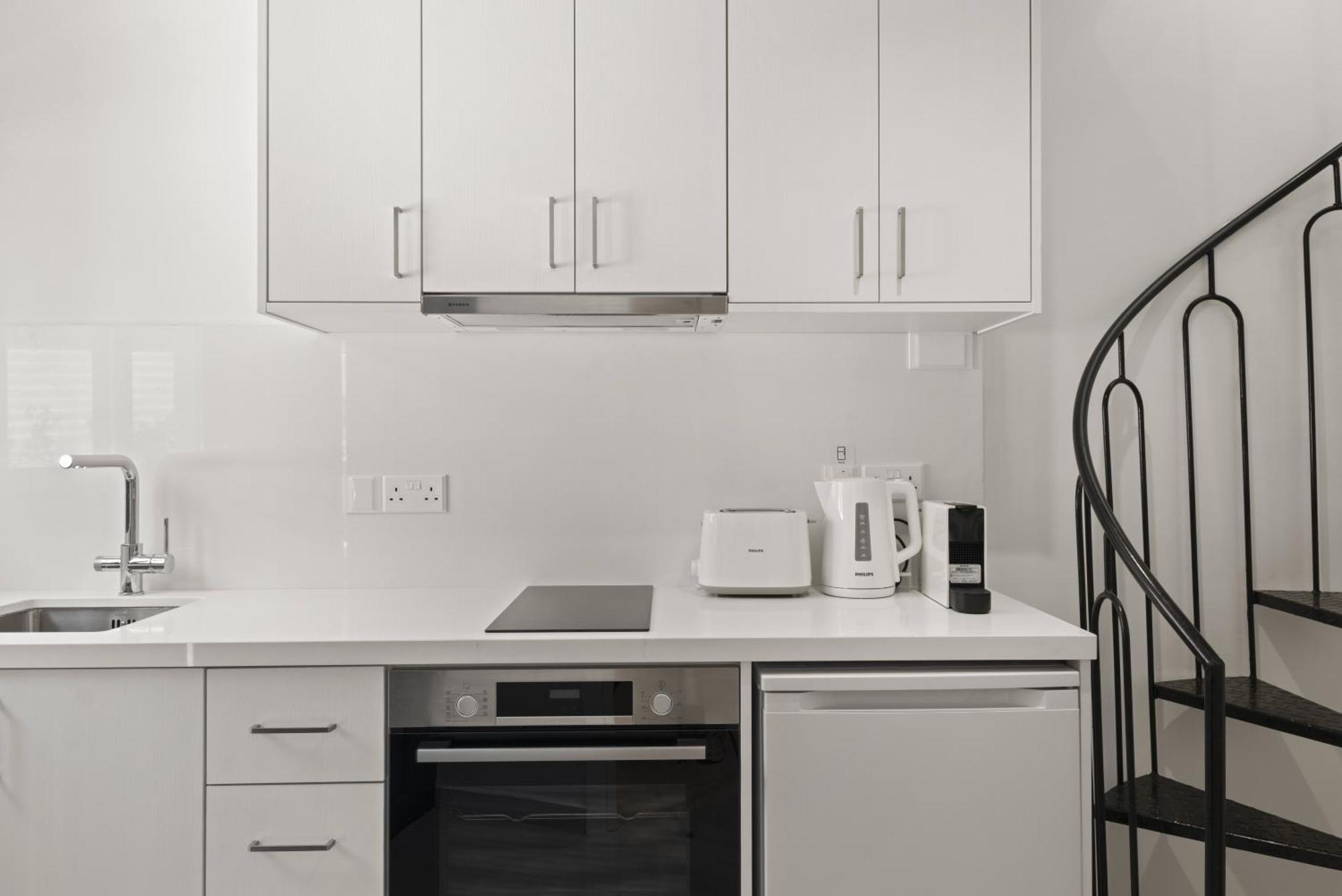 Apartment Phaedrus Living: Alkminis Seaside