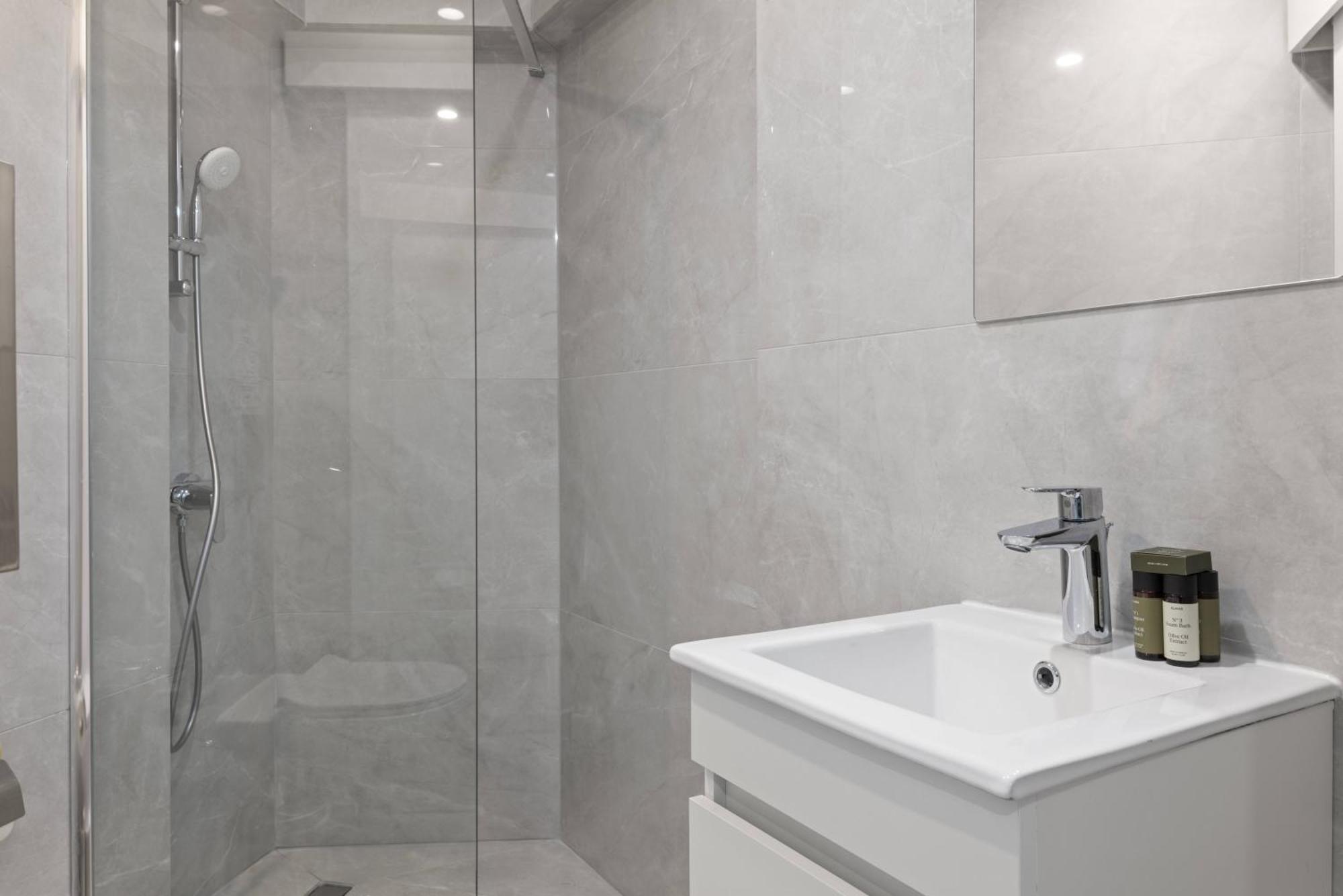 Phaedrus Living: Alkminis Seaside Daire